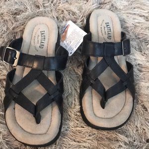 NWT Eastland active memory foam size 7 sandals